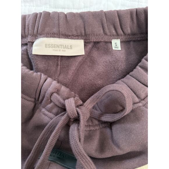 Fear of God ESSENTIALS Men's Sweat Shorts Size S in Plum Color NWT - Picture 4 of 5